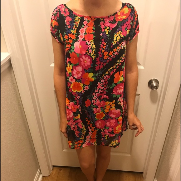 Dress - Picture 6 of 6